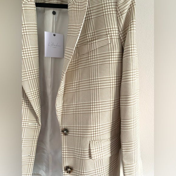 L'Academie / Revolve Abigail Blazer in Tan & White.
Color: Tan & White - Picture 10 of 10